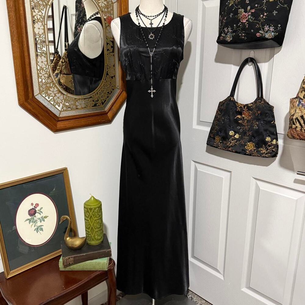 VTG Y2K/90s All That Jazz Shiny Black Satin & Floral Glittery Goth Formal Dress